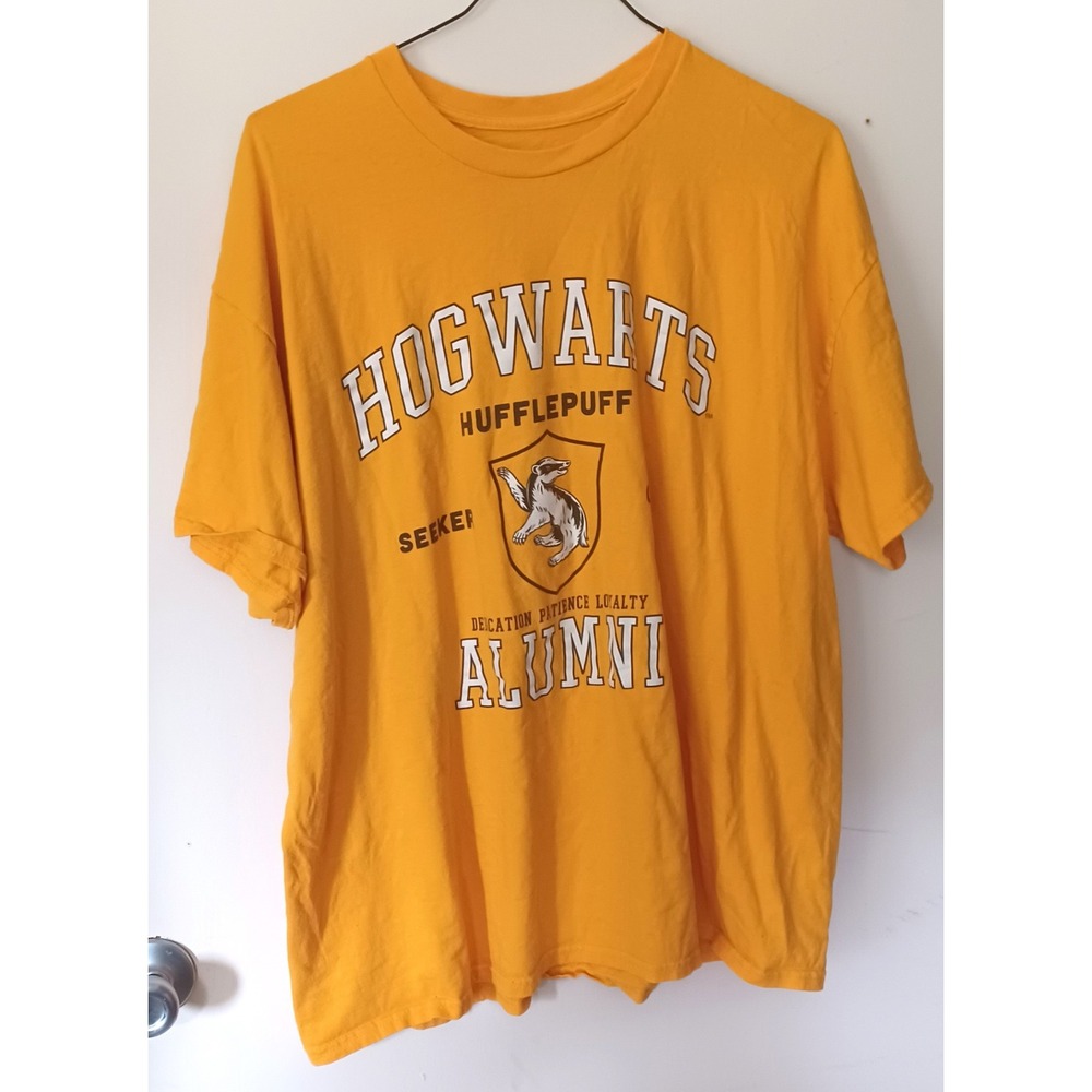 Harry Potter T-Shirt Mens XXL Yellow Hufflepuff Alumni Seeker‎ Graphic Tee